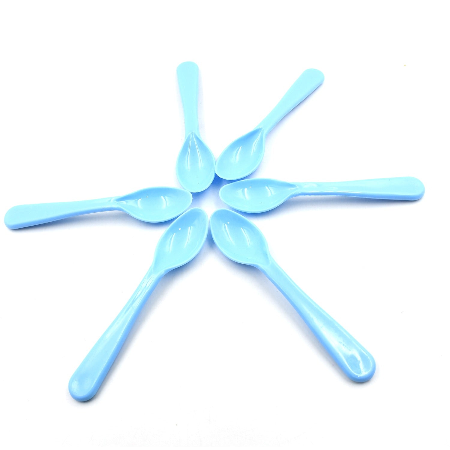 Six-piece set of durable plastic spoons. Six-piece set of durable plastic spoons.